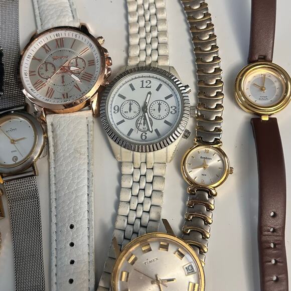 Assorted Watches Used Not Working For Parts Or Pieces lot 10 - Picture 4 of 8